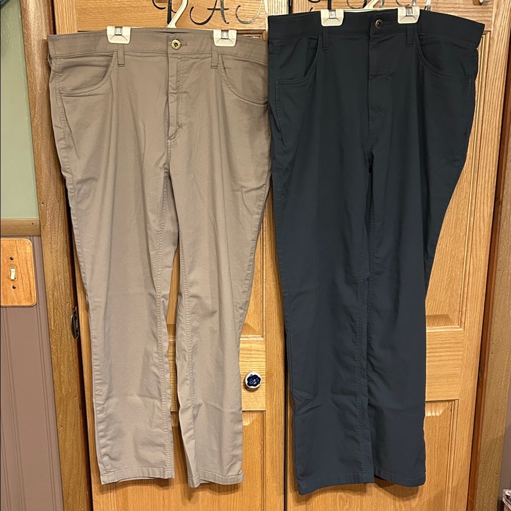 Orvis Men's Chinos in Black and Tan